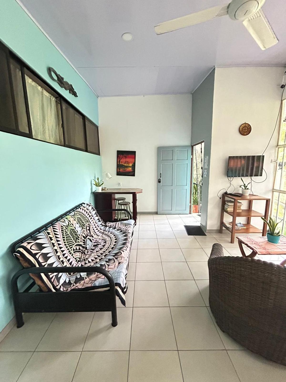 Blue Morpho House B&B Manuel Antonio Dış mekan fotoğraf
